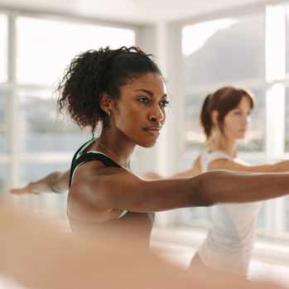 Femmes font de l'exercice